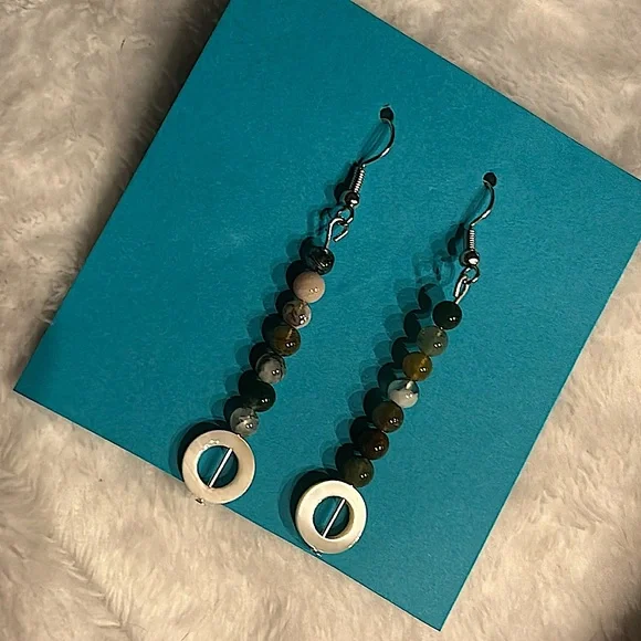 Green Jasper and Shell Silver Dangle Earrings - Picture 4 of 5